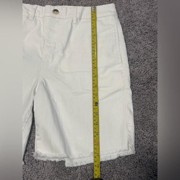 FP ONE FREE PEOPLE Long Shorts.Summer. Size 8. White. - Picture 4 of 5